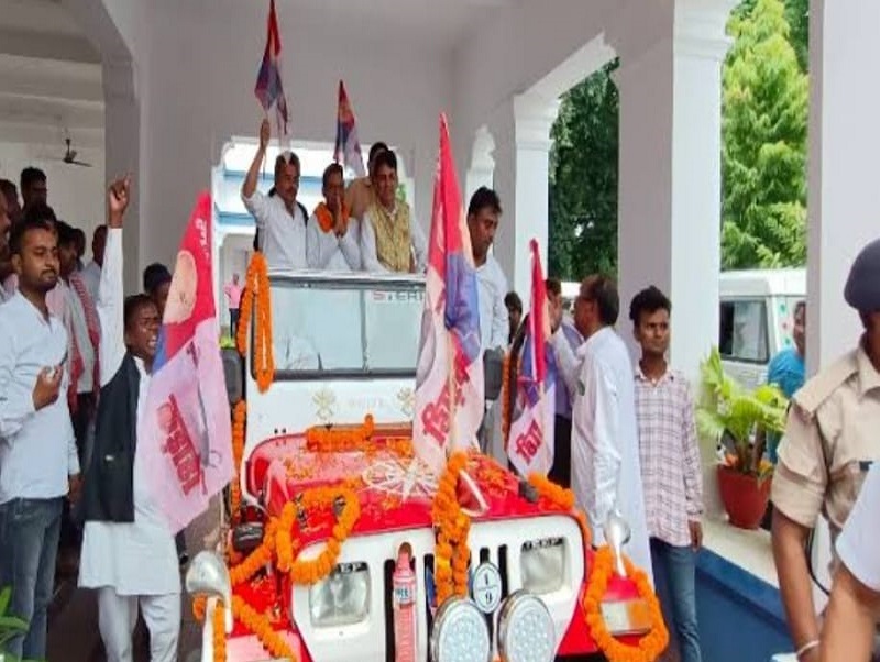 1662227012 121 नीतीश कुमार में पीएम बनने की सारी काबिलियत बीजेपी को मुजफ्फरपुर में सम्मान समारोह कार्यक्रम में पहुंचे बिहार के मंत्री और पूर्व मुख्यमंत्री जीतन राम मांझी के बेटे मंत्री डॉ. संतोष सुमन मांझी ने भाजपा पर जमकर निशाना साधा।