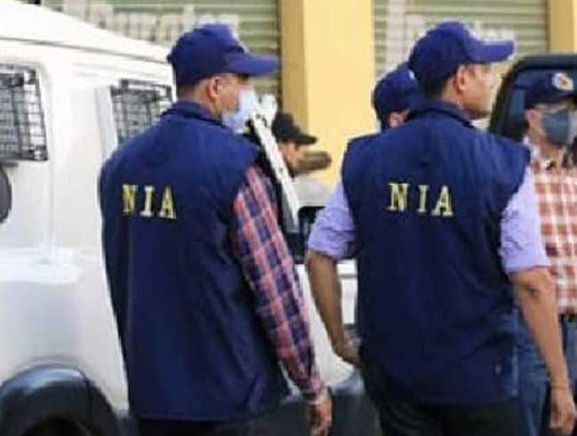 nia raid आतंकी संगठन का PFI के टेरर मॉड्यूल का बिहारशरीफ कनेक्शन सामने आया है । राष्ट्रीय जांच एजेंसी यानि NIA की टीम आज बिहारशरीफ पहुंची। देश विरोधी गतिवधियों में शामिल लोगों के खिलाफ NIA की जांच चल रही है । इसी सिलसिले में NIA ने आज बिहार भर में 32 ठिकानों में छापेमारी की । उसमें बिहारशरीफ भी शामिल है ।