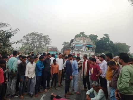 Passenger bus tramples bike rider on Dharampur bridge painful death on the spot 1