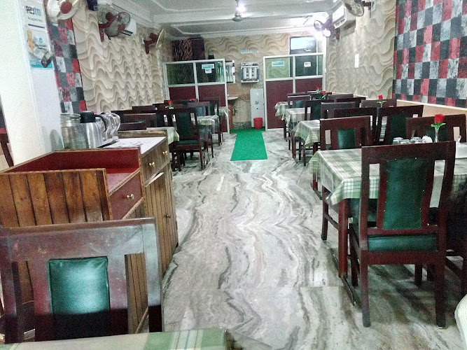 "Hi Q Foods" North Indian restaurant in Patna Bihar